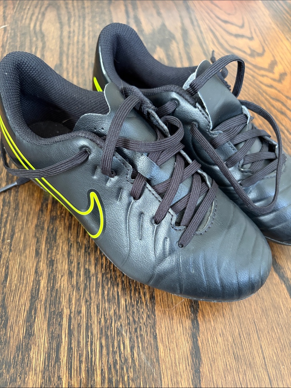 Nike Jr. Tiempo Legend 10 Club FG/MG Soccer Cleats - Black / Volt (Size 2.5Y)